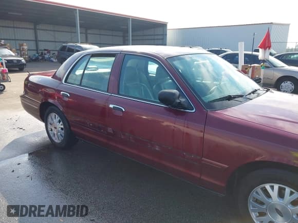 ✅ 2004 Ford Crown Victoria LX • VIN: 2FAFP74WX4X150501 • Lot: 43768633. Listed on IAAI with 257,933 mi. Free auction sales archive from the USA and detailed vehicle history report at DreamBid. Image 6.