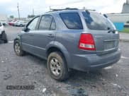 ✅ 2005 Kia Sorento LX • VIN: KNDJD733355490872 • Lot: 42256638. Wystawiony na IAAI z przebiegiem 260 229 mil. Bezpłatny archiwum sprzedaży aukcyjnych z USA i szczegółowy raport historii pojazdu na DreamBid. Zdjęcie 3.
