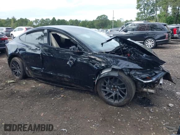 ✅ 2024 Tesla Model 3 • VIN: 5YJ3E1EA3RF746589 • Lot: 43211864. Wystawiony na IAAI z przebiegiem 11 116 mil. Bezpłatny archiwum sprzedaży aukcyjnych z USA i szczegółowy raport historii pojazdu na DreamBid. Zdjęcie 12.