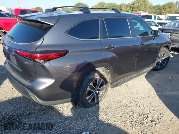 ✅ 2023 Toyota Highlander Hybrid XLE • VIN: 5TDKARAH5PS526081 • Lot: 43303005. Listed on IAAI with 22,935 mi. Free auction sales archive from the USA and detailed vehicle history report at DreamBid. Image 4.