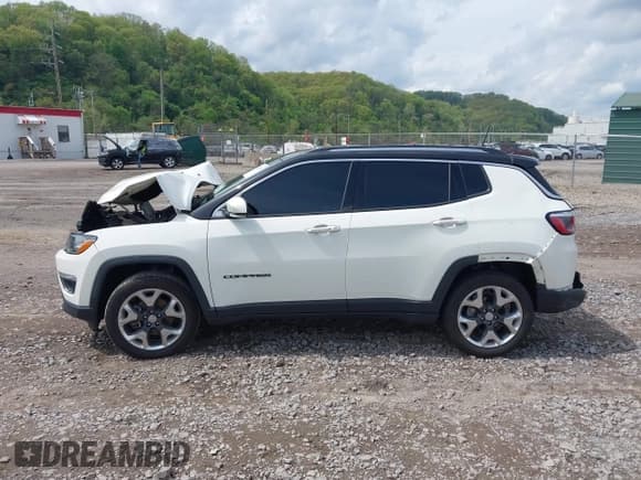 ✅ 2019 Jeep Compass Limited • VIN: 3C4NJDCB2KT704231 • Lot: 42175991. Wystawiony na IAAI z przebiegiem 70 892 mil. Bezpłatny archiwum sprzedaży aukcyjnych z USA i szczegółowy raport historii pojazdu na DreamBid. Zdjęcie 14.