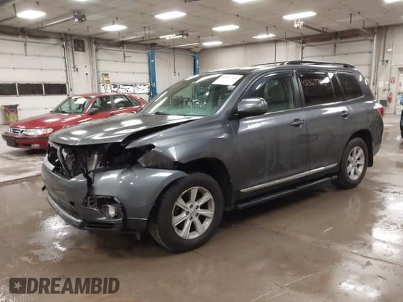 ✅ 2013 Toyota Highlander Plus • VIN: 5TDBK3EH6DS256360 • Лот: 43367765. Опубликован ранее на IAAI с пробегом 121 955 миль. Бесплатный доступ к архиву аукционных продаж из США и подробный отчёт об истории автомобиля на DreamBid. Изображение 17.