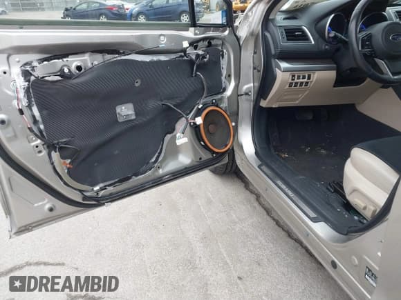 ✅ 2019 Subaru Legacy Limited • VIN: 4S3BNEJ62K3020343 • Lot: 41076681. Wystawiony na IAAI z przebiegiem 65 982 mil. Bezpłatny archiwum sprzedaży aukcyjnych z USA i szczegółowy raport historii pojazdu na DreamBid. Zdjęcie 18.