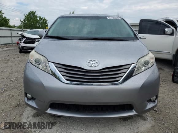 ✅ 2013 Toyota Sienna XLE AAS • VIN: 5TDYK3DC3DS280051 • Лот: 56063785. Опубликован ранее на Copart с пробегом 199 875 миль. Бесплатный доступ к архиву аукционных продаж из США и подробный отчёт об истории автомобиля на DreamBid. Изображение 5.