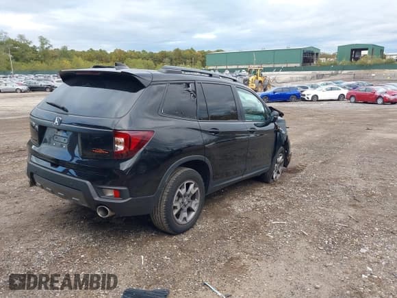 ✅ 2023 Honda Passport TrailSport • VIN: 5FNYF8H62PB040701 • Lot: 43494593. Listed on IAAI with 13,186 mi. Free auction sales archive from the USA and detailed vehicle history report at DreamBid. Image 4.
