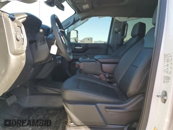 ✅ 2024 Chevrolet Silverado 2500HD Work Truck • VIN: 1GC1WLE77RF186186 • Lot: 93543815. Wystawiony na Copart z przebiegiem 38 077 mil. Bezpłatny archiwum sprzedaży aukcyjnych z USA i szczegółowy raport historii pojazdu na DreamBid. Zdjęcie 7.