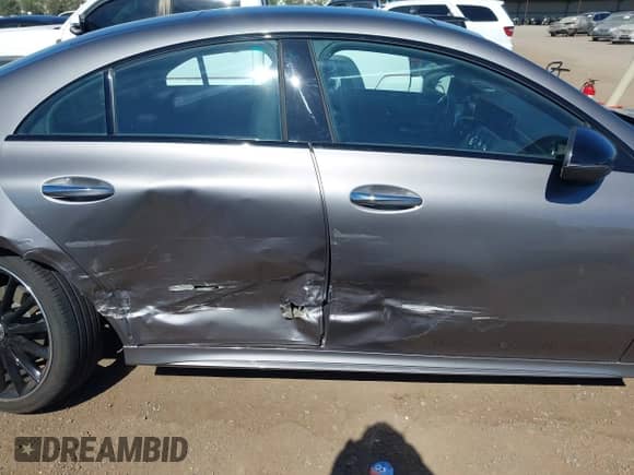 2023 Mercedes-Benz CLA 250 z VIN W1K5J4GB5PN416145, wystawiony jako IAAI lot #42619892 z przebiegiem 16 684 mil mil oraz . Historia ofert i sprzedaży dostępna na DreamBid. Obrazek 6.