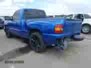 2004 Chevrolet Silverado 1500 z VIN 1GCEC14T74Z219580, wystawiony jako IAAI lot #42222937 z przebiegiem 125 770 mil mil oraz . Historia ofert i sprzedaży dostępna na DreamBid. Obrazek 3.