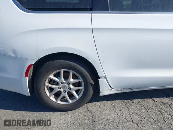 ✅ 2022 Chrysler Voyager LX • VIN: 2C4RC1CGXNR159540 • Лот: 43457539. Опубликован ранее на IAAI с пробегом 42 362 миль. Бесплатный доступ к архиву аукционных продаж из США и подробный отчёт об истории автомобиля на DreamBid. Изображение 17.