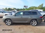 ✅ 2009 Toyota Highlander Sport • VIN: JTEDS43A392094024 • Лот: 43004802. Опубликован ранее на IAAI с пробегом 113 129 миль. Бесплатный доступ к архиву аукционных продаж из США и подробный отчёт об истории автомобиля на DreamBid. Изображение 15.