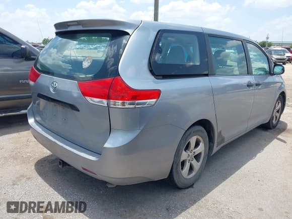✅ 2013 Toyota Sienna L • VIN: 5TDZK3DCXDS403672 • Lot: 42843593. Listed on IAAI with 178,046 mi. Free auction sales archive from the USA and detailed vehicle history report at DreamBid. Image 4.