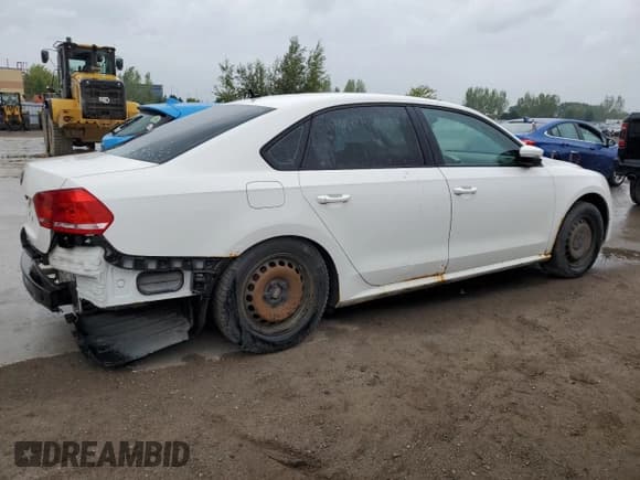 ✅ 2013 Volkswagen Passat Wolfsburg Edition • VIN: 1VWAH7A31DC007622 • Лот: 70897345. Опубликован ранее на Copart с пробегом 222 532 миль. Бесплатный доступ к архиву аукционных продаж из США и подробный отчёт об истории автомобиля на DreamBid. Изображение 3.