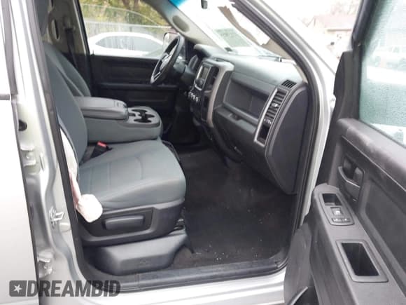 ✅ 2017 Ram 1500 Tradesman • VIN: 3C6RR7KT1HG735923 • Lot: 43559853. Wystawiony na IAAI z przebiegiem 151 423 mil. Bezpłatny archiwum sprzedaży aukcyjnych z USA i szczegółowy raport historii pojazdu na DreamBid. Zdjęcie 5.