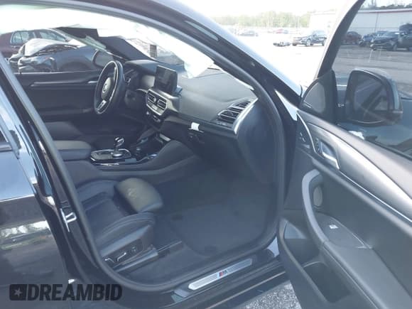 ✅ 2025 BMW X4 xDrive30i • VIN: 5UX33DT06S9X74886 • Lot: 42731054. Listed on IAAI with 7,278 mi. Free auction sales archive from the USA and detailed vehicle history report at DreamBid. Image 5.