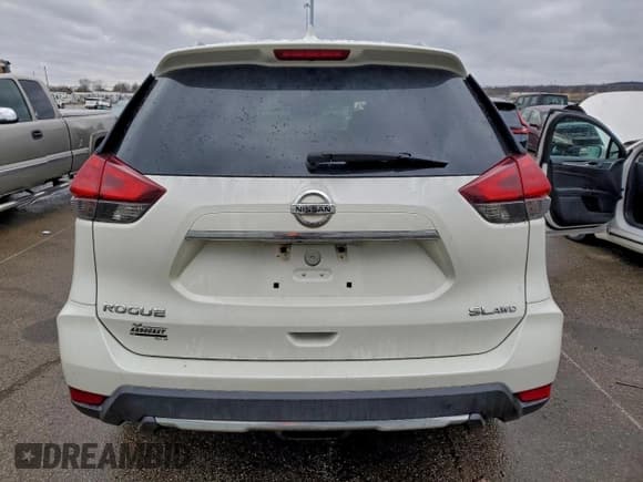✅ 2017 Nissan Rogue SL • VIN: 5N1AT2MV5HC812557 • Lot: 96180955. Wystawiony na Copart z przebiegiem 70 713 mil. Bezpłatny archiwum sprzedaży aukcyjnych z USA i szczegółowy raport historii pojazdu na DreamBid. Zdjęcie 6.