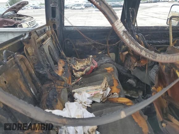 ✅ 2004 Chevrolet Silverado 1500 LS • VIN: 2GCEK13T441401170 • Lot: 67184465. Wystawiony na Copart z przebiegiem Nie podano. Bezpłatny archiwum sprzedaży aukcyjnych z USA i szczegółowy raport historii pojazdu na DreamBid. Zdjęcie 10.