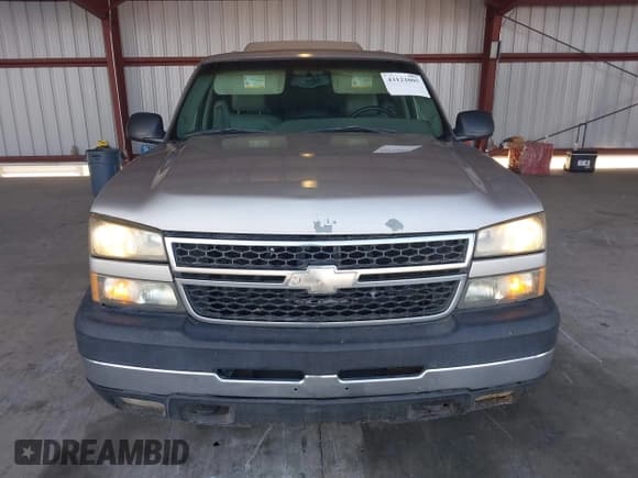✅ 2006 Chevrolet Silverado 2500HD LT1 • VIN: 1GCHK23U06F103383 • Лот: 43121005. Опубликован ранее на IAAI с пробегом 302 231 миль. Бесплатный доступ к архиву аукционных продаж из США и подробный отчёт об истории автомобиля на DreamBid. Изображение 12.