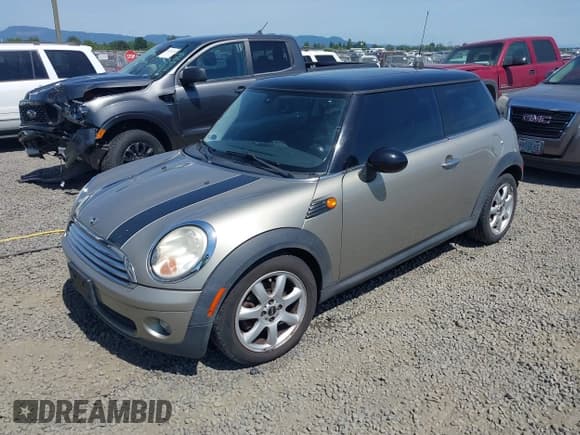 ✅ 2008 MINI Hardtop • VIN: WMWMF33578TT63492 • Лот: 42396532. Опубликован ранее на IAAI с пробегом 177 958 миль. Бесплатный доступ к архиву аукционных продаж из США и подробный отчёт об истории автомобиля на DreamBid. Изображение 2.