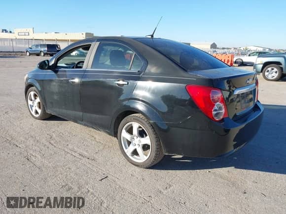 2012 Chevrolet Sonic LTZ z VIN 1G1JE5SHXC4102790, wystawiony jako IAAI lot #43554966 z przebiegiem 184 031 mil mil oraz . Historia ofert i sprzedaży dostępna na DreamBid. Obrazek 3.