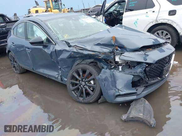 ✅ 2023 Mazda 3 S Carbon Edition • VIN: 3MZBPBCM6PM360201 • Lot: 42380739. Wystawiony na IAAI z przebiegiem 59 030 mil. Bezpłatny archiwum sprzedaży aukcyjnych z USA i szczegółowy raport historii pojazdu na DreamBid. Zdjęcie 16.