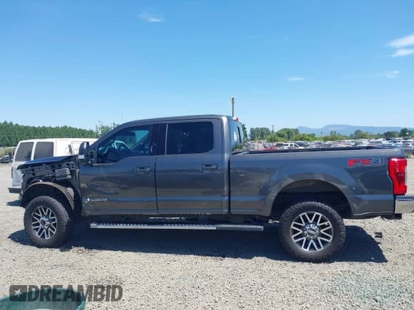 ✅ 2018 Ford F-250 XL • VIN: 1FT7W2BT7JEC42093 • Lot: 42272840. Wystawiony na IAAI z przebiegiem 111 220 mil. Bezpłatny archiwum sprzedaży aukcyjnych z USA i szczegółowy raport historii pojazdu na DreamBid. Zdjęcie 15.