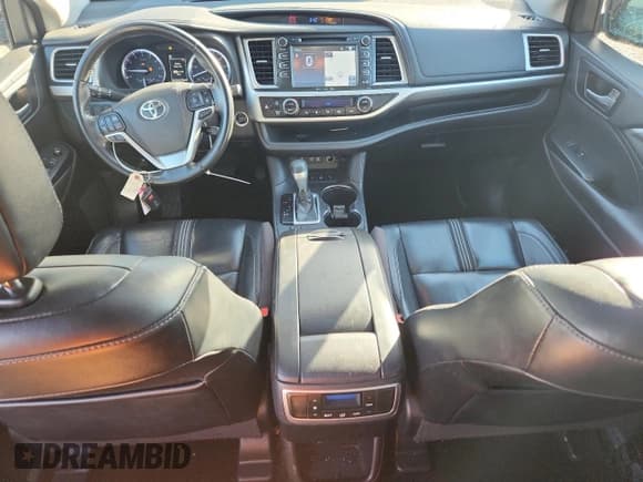 ✅ 2018 Toyota Highlander SE • VIN: 5TDJZRFH7JS849391 • Лот: 90130255. Опубликован ранее на Copart с пробегом 68 898 миль. Бесплатный доступ к архиву аукционных продаж из США и подробный отчёт об истории автомобиля на DreamBid. Изображение 8.