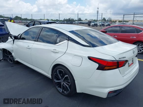 ✅ 2024 Nissan Altima SR • VIN: 1N4BL4CVXRN427304 • Lot: 42194928. Listed on IAAI with 10,679 mi. Free auction sales archive from the USA and detailed vehicle history report at DreamBid. Image 3.