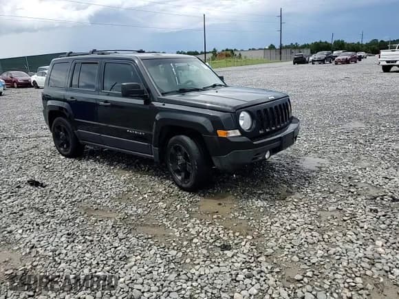 ✅ 2015 Jeep Patriot Sport • VIN: 1C4NJPBA0FD178378 • Lot: 67722655. Wystawiony na Copart z przebiegiem 101 923 mil. Bezpłatny archiwum sprzedaży aukcyjnych z USA i szczegółowy raport historii pojazdu na DreamBid. Zdjęcie 14.