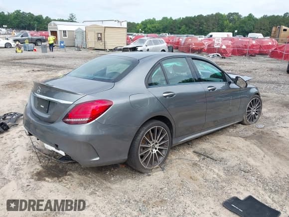 ✅ 2021 Mercedes-Benz C 300 • VIN: W1KWF8DB8MR634599 • Лот: 42516375. Опубликован ранее на IAAI с пробегом 31 000 миль. Бесплатный доступ к архиву аукционных продаж из США и подробный отчёт об истории автомобиля на DreamBid. Изображение 4.