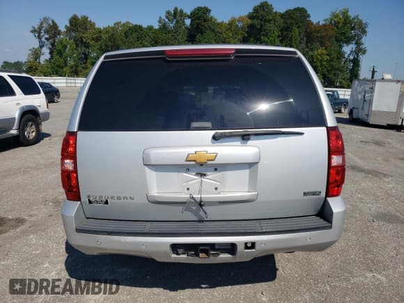 ✅ 2012 Chevrolet Suburban LT • VIN: 1GNSCJE03CR199969 • Lot: 74335844. Wystawiony na Copart z przebiegiem 255 324 mil. Bezpłatny archiwum sprzedaży aukcyjnych z USA i szczegółowy raport historii pojazdu na DreamBid. Zdjęcie 6.