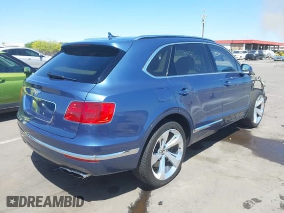 ✅ 2019 Bentley Bentayga V8 • VIN: SJAAM2ZVXKC026160 • Лот: 42131132. Опубликован ранее на IAAI с пробегом 38 512 миль. Бесплатный доступ к архиву аукционных продаж из США и подробный отчёт об истории автомобиля на DreamBid. Изображение 4.