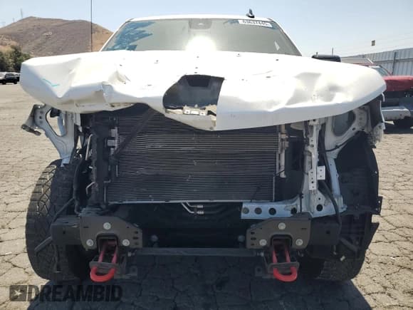 ✅ 2022 Chevrolet Silverado 1500 LT Trail Boss • VIN: 3GCUDFED4NG688639 • Lot: 63637445. Wystawiony na Copart z przebiegiem 28 369 mil. Bezpłatny archiwum sprzedaży aukcyjnych z USA i szczegółowy raport historii pojazdu na DreamBid. Zdjęcie 5.