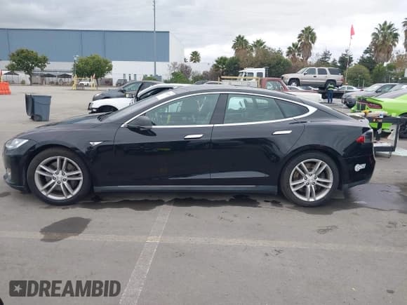 ✅ 2015 Tesla Model S 85 • VIN: 5YJSA1E16FF107254 • Lot: 43741109. Listed on IAAI with 119,933 mi. Free auction sales archive from the USA and detailed vehicle history report at DreamBid. Image 15.