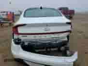 2020 Hyundai Sonata SEL Plus z VIN 5NPEJ4J24LH024626, wystawiony jako Copart lot #37040443 z przebiegiem 26 698 mil mil oraz . Historia ofert i sprzedaży dostępna na DreamBid. Obrazek 6.