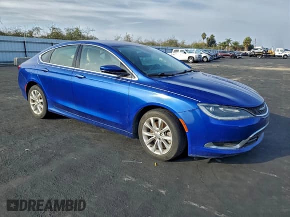 ✅ 2015 Chrysler 200 C • VIN: 1C3CCCCG7FN600450 • Lot: 95571455. Wystawiony na Copart z przebiegiem 91 950 mil. Bezpłatny archiwum sprzedaży aukcyjnych z USA i szczegółowy raport historii pojazdu na DreamBid. Zdjęcie 4.
