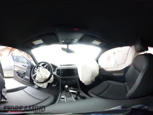 ✅ 2021 Volkswagen Atlas SE • VIN: 1V2WC2CA4MC209892 • Lot: 43373380. Wystawiony na IAAI z przebiegiem 62 952 mil. Bezpłatny archiwum sprzedaży aukcyjnych z USA i szczegółowy raport historii pojazdu na DreamBid. Zdjęcie 18.