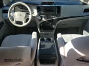 ✅ 2013 Toyota Sienna LE • VIN: 5TDKK3DC6DS360272 • Лот: 85086495. Опубликован ранее на Copart с пробегом 150 190 миль. Бесплатный доступ к архиву аукционных продаж из США и подробный отчёт об истории автомобиля на DreamBid. Изображение 8.