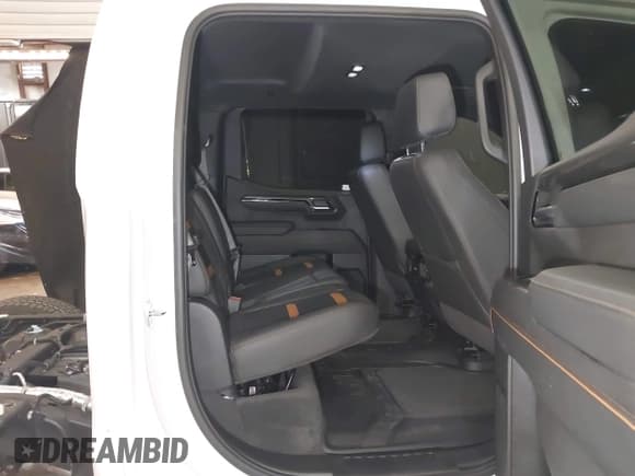 ✅ 2024 GMC Sierra 1500 AT4 • VIN: 3GTUUEEL9RG414568 • Лот: 42097802. Опубликован ранее на IAAI с пробегом 14 093 миль. Бесплатный доступ к архиву аукционных продаж из США и подробный отчёт об истории автомобиля на DreamBid. Изображение 8.