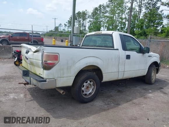 ✅ 2013 Ford F-150 XL • VIN: 1FTMF1CF0DFB49260 • Лот: 42093483. Опубликован ранее на IAAI с пробегом 169 287 миль. Бесплатный доступ к архиву аукционных продаж из США и подробный отчёт об истории автомобиля на DreamBid. Изображение 4.