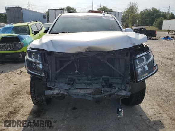 ✅ 2020 Chevrolet Suburban Premier • VIN: 1GNSKJKC0LR164243 • Lot: 70530624. Wystawiony na Copart z przebiegiem Nie podano. Bezpłatny archiwum sprzedaży aukcyjnych z USA i szczegółowy raport historii pojazdu na DreamBid. Zdjęcie 5.