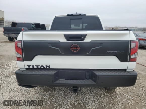 ✅ 2023 Nissan Titan SV • VIN: 1N6AA1ED6PN106546 • Lot: 45661094. Wystawiony na Copart z przebiegiem 22 917 mil. Bezpłatny archiwum sprzedaży aukcyjnych z USA i szczegółowy raport historii pojazdu na DreamBid. Zdjęcie 6.