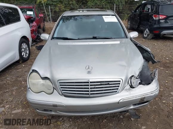 ✅ 2003 Mercedes-Benz C 240 • VIN: WDBRF61J13E012597 • Lot: 40471114. Wystawiony na IAAI z przebiegiem Nie podano. Bezpłatny archiwum sprzedaży aukcyjnych z USA i szczegółowy raport historii pojazdu na DreamBid. Zdjęcie 13.