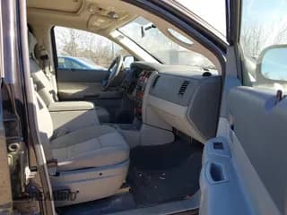 ✅ 2008 Dodge Durango SLT • VIN: 1D8HB48N18F121618 • Lot: 43696697. Wystawiony na IAAI z przebiegiem 192 653 mil. Bezpłatny archiwum sprzedaży aukcyjnych z USA i szczegółowy raport historii pojazdu na DreamBid. Zdjęcie 5.