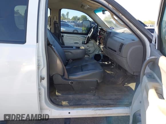 ✅ 2011 Chevrolet Silverado 2500HD Work Truck • VIN: 1GC1KVCG0BF188538 • Lot: 43554827. Wystawiony na IAAI z przebiegiem 205 000 mil. Bezpłatny archiwum sprzedaży aukcyjnych z USA i szczegółowy raport historii pojazdu na DreamBid. Zdjęcie 5.