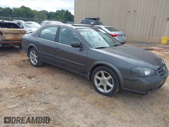 ✅ 2001 Nissan Maxima SE • VIN: JN1CA31D61T611571 • Lot: 43080427. Listed on IAAI with 280,311 mi. Free auction sales archive from the USA and detailed vehicle history report at DreamBid. Image 1.