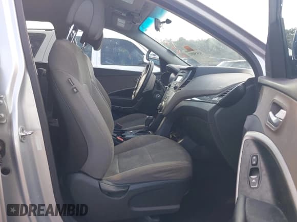 ✅ 2016 Hyundai Santa Fe • VIN: 5XYZTDLB3GG352481 • Лот: 43458892. Опубликован ранее на IAAI с пробегом 220 064 миль. Бесплатный доступ к архиву аукционных продаж из США и подробный отчёт об истории автомобиля на DreamBid. Изображение 5.