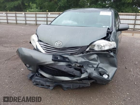 ✅ 2013 Toyota Sienna XLE AAS • VIN: 5TDYK3DC1DS292246 • Lot: 42874453. Listed on IAAI with 160,614 mi. Free auction sales archive from the USA and detailed vehicle history report at DreamBid. Image 6.