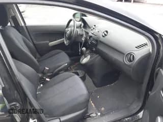 ✅ 2013 Mazda 2 Sport • VIN: JM1DE1KZ9D0165958 • Lot: 43649209. Wystawiony na IAAI z przebiegiem 118 589 mil. Bezpłatny archiwum sprzedaży aukcyjnych z USA i szczegółowy raport historii pojazdu na DreamBid. Zdjęcie 5.