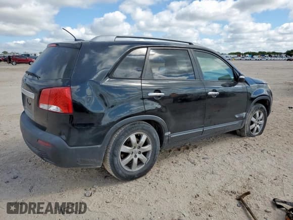 ✅ 2013 Kia Sorento LX • VIN: 5XYKT4A29DG348533 • Lot: 82041505. Listed on Copart with 275,509 mi. Free auction sales archive from the USA and detailed vehicle history report at DreamBid. Image 3.