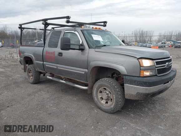 ✅ 2007 Chevrolet Silverado 2500HD Work Truck • VIN: 1GCHK29U17E185560 • Lot: 43741564. Wystawiony na IAAI z przebiegiem 197 234 mil. Bezpłatny archiwum sprzedaży aukcyjnych z USA i szczegółowy raport historii pojazdu na DreamBid. Zdjęcie 1.